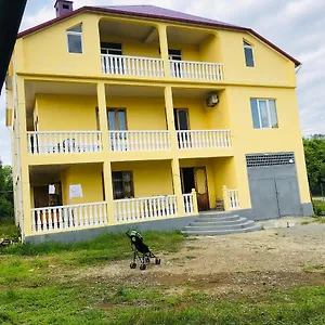  Гостевой дом Yellow House In The Makhinjauri